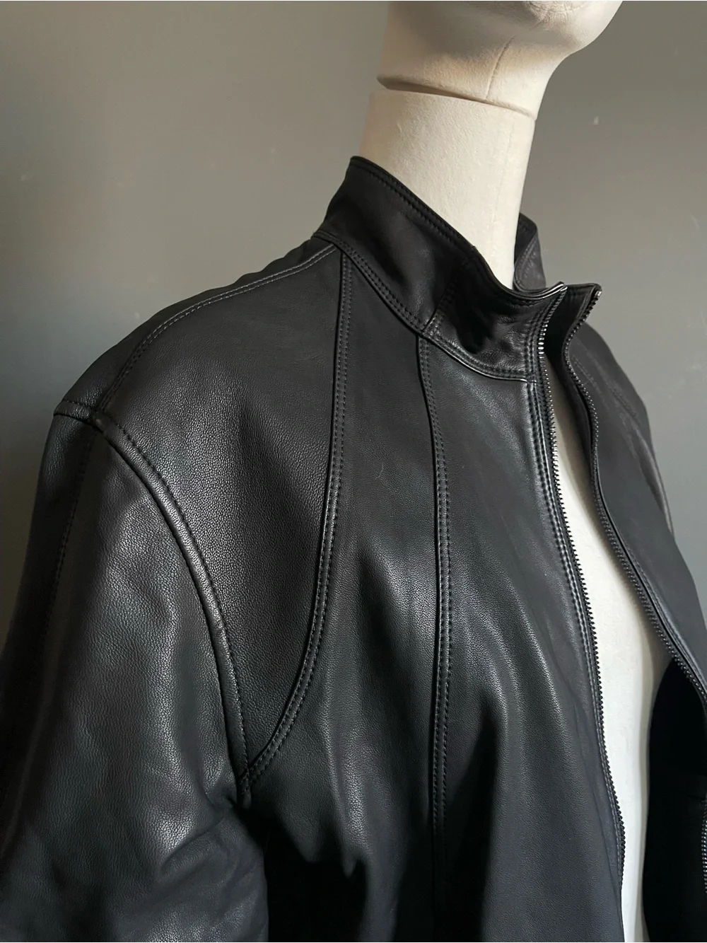 Vince Men’s M Black Lambskin Leather Racer Jacket Quiet Luxury Minimalist Unisex